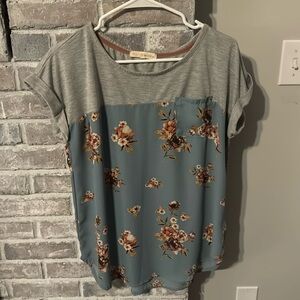 Rewind Gray and Blue Floral Short Sleeve Top